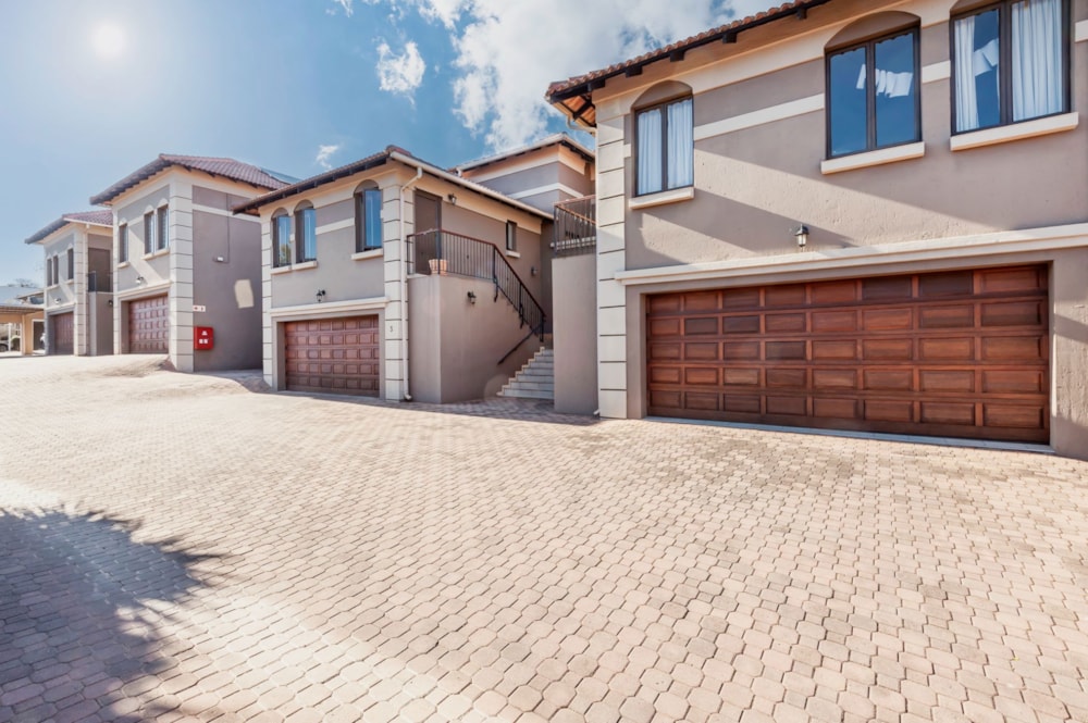 Double-storey cluster let in Bryanston - JBL1712955 Double-storey cluster let in Bryanston - JBL1712955