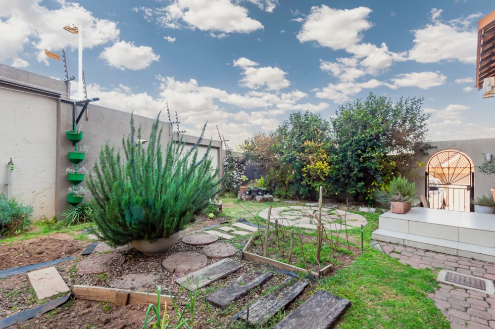 Double-storey cluster let in Bryanston - JBL1712955 Double-storey cluster let in Bryanston - JBL1712955