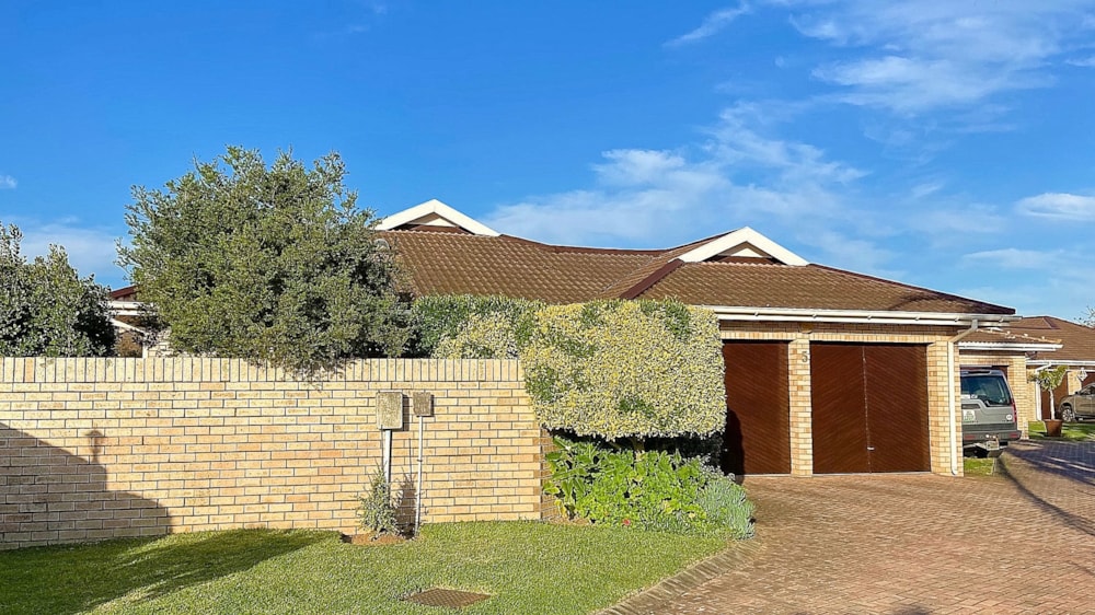 Townhouse for sale in Summerstrand - 1PLZ1710598 Townhouse for sale in Summerstrand - 1PLZ1710598