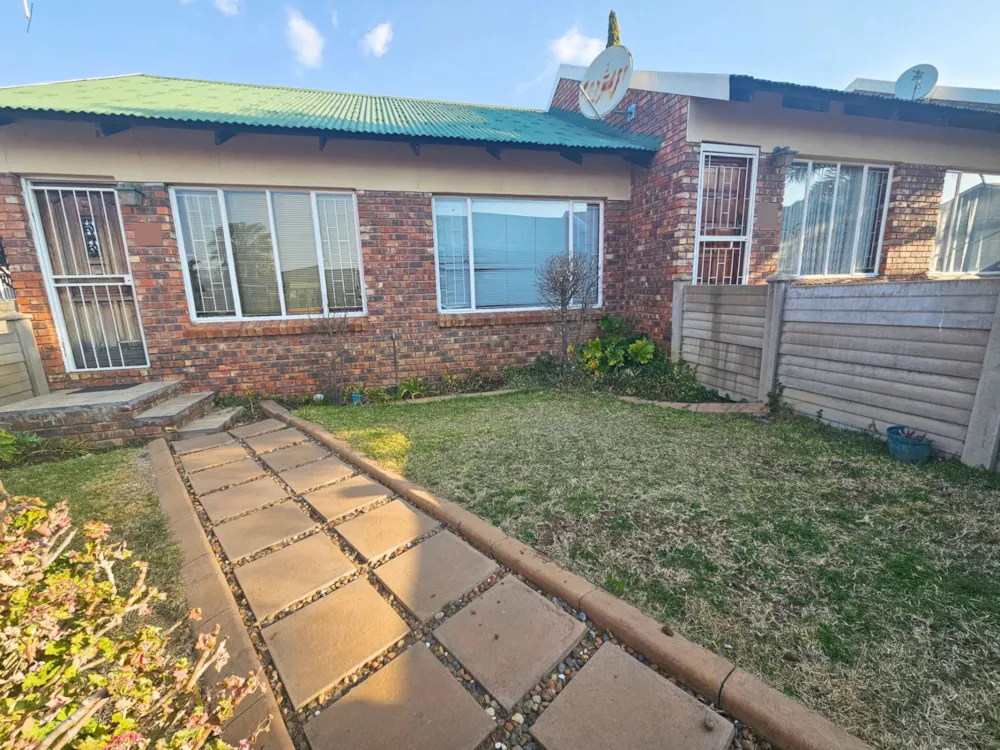 Townhouse sold in Uitsig, Bloemfontein - 1BX1711165 Townhouse sold in Uitsig, Bloemfontein - 1BX1711165