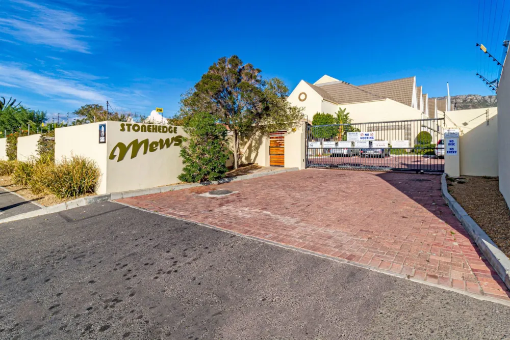 Apartment sold in Whispering Pines - SW1714528 Apartment sold in Whispering Pines - SW1714528