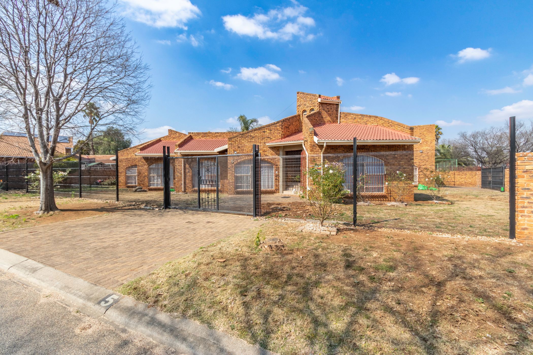 House for sale in Sunward Park - BOK1710895