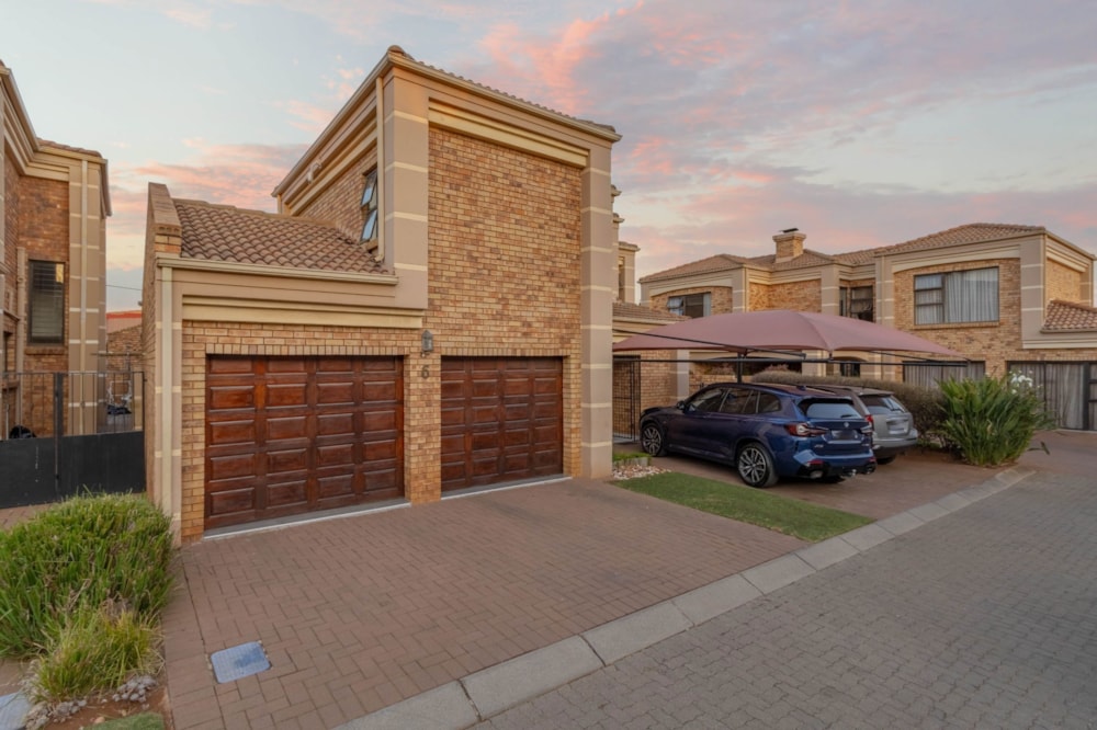 Double-storey cluster for sale in Boksburg West - BOK1711905 Double-storey cluster for sale in Boksburg West - BOK1711905