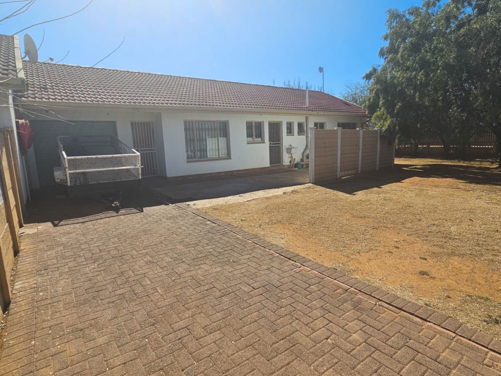 Townhouse for sale in Uitsig, Bloemfontein - 1BX1710382