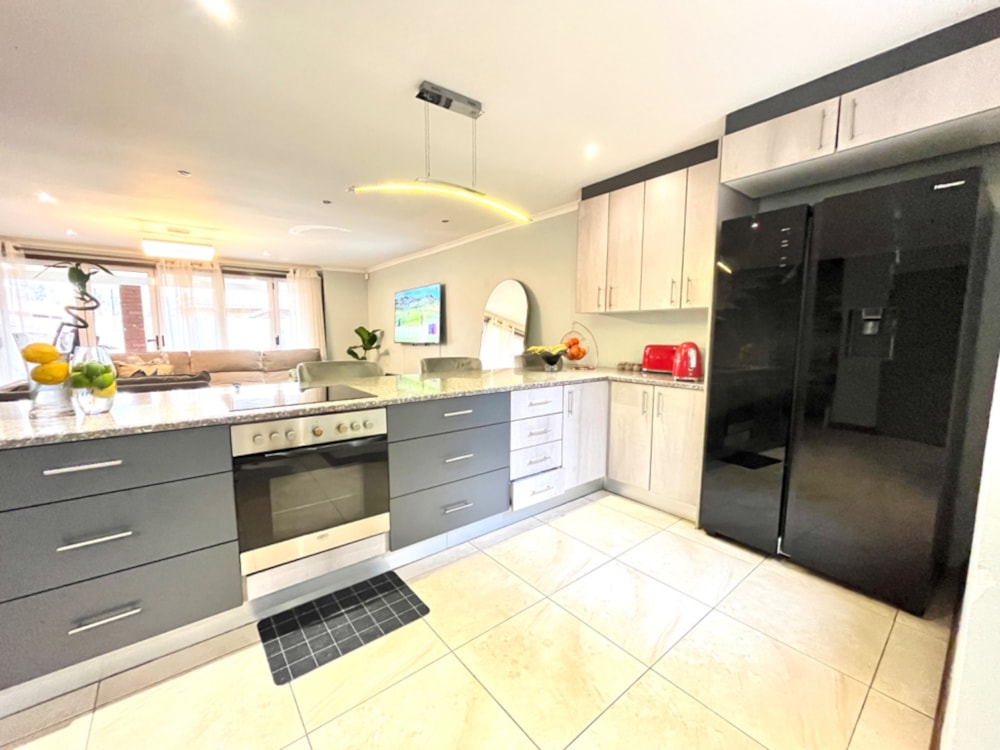 Townhouse for sale in Bendor Park - 1PS1680977 Townhouse for sale in Bendor Park - 1PS1680977