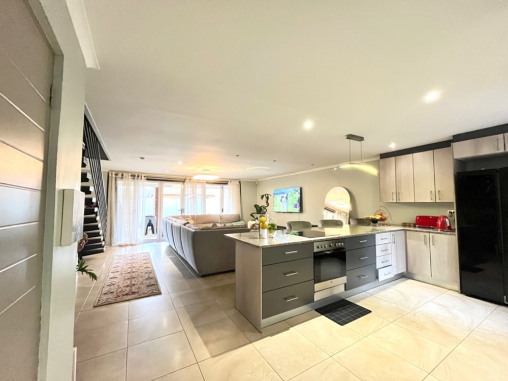 Townhouse for sale in Bendor Park - 1PS1680977 Townhouse for sale in Bendor Park - 1PS1680977