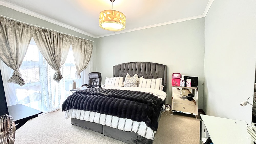 Townhouse for sale in Bendor Park - 1PS1680977 Townhouse for sale in Bendor Park - 1PS1680977