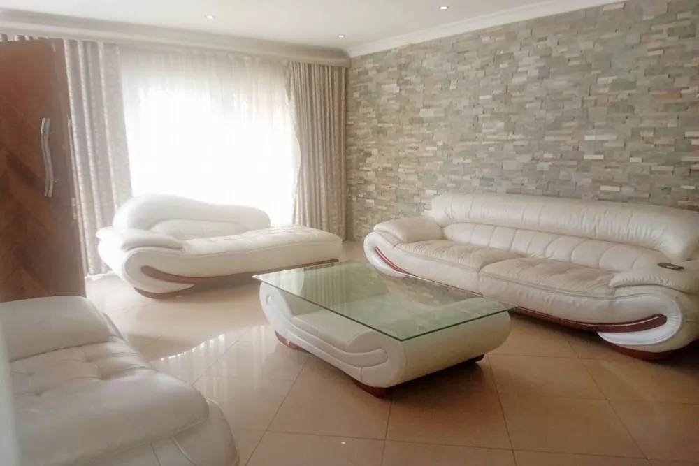 House let in Athlone Park - 1WB1712365 House let in Athlone Park - 1WB1712365