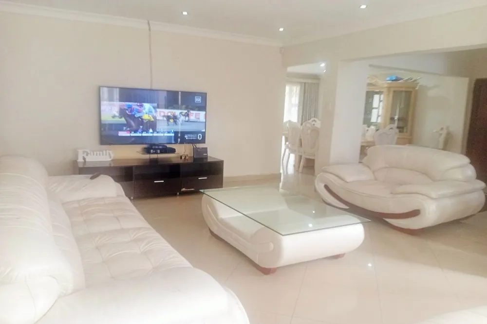 House let in Athlone Park - 1WB1712365 House let in Athlone Park - 1WB1712365