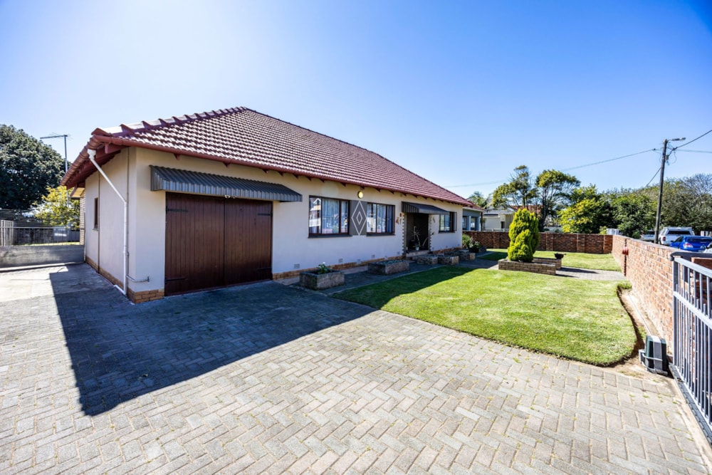 House for sale in Greenfields, East London - 1EZ1712235