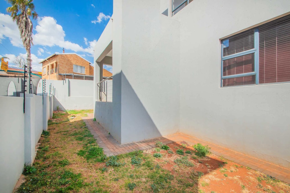 Double-storey cluster for sale in Noordheuwel - 1KR1711993 Double-storey cluster for sale in Noordheuwel - 1KR1711993