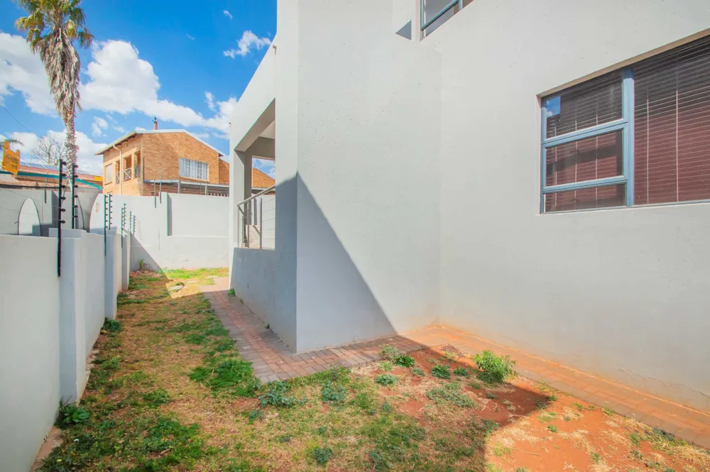 Double-storey cluster sold in Noordheuwel - 1KR1711993 Double-storey cluster sold in Noordheuwel - 1KR1711993