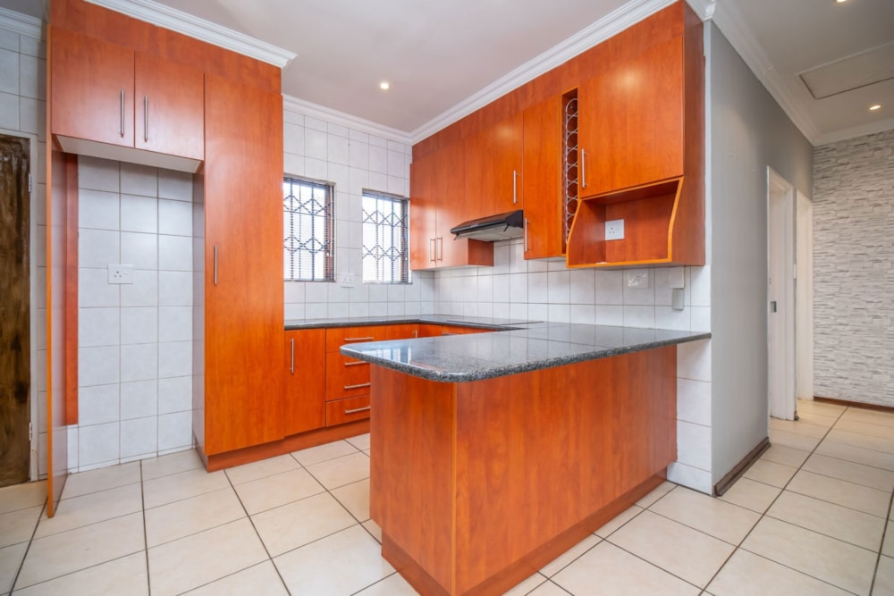 Single-storey house for sale in Noordheuwel - 1KR1712666 Single-storey house for sale in Noordheuwel - 1KR1712666