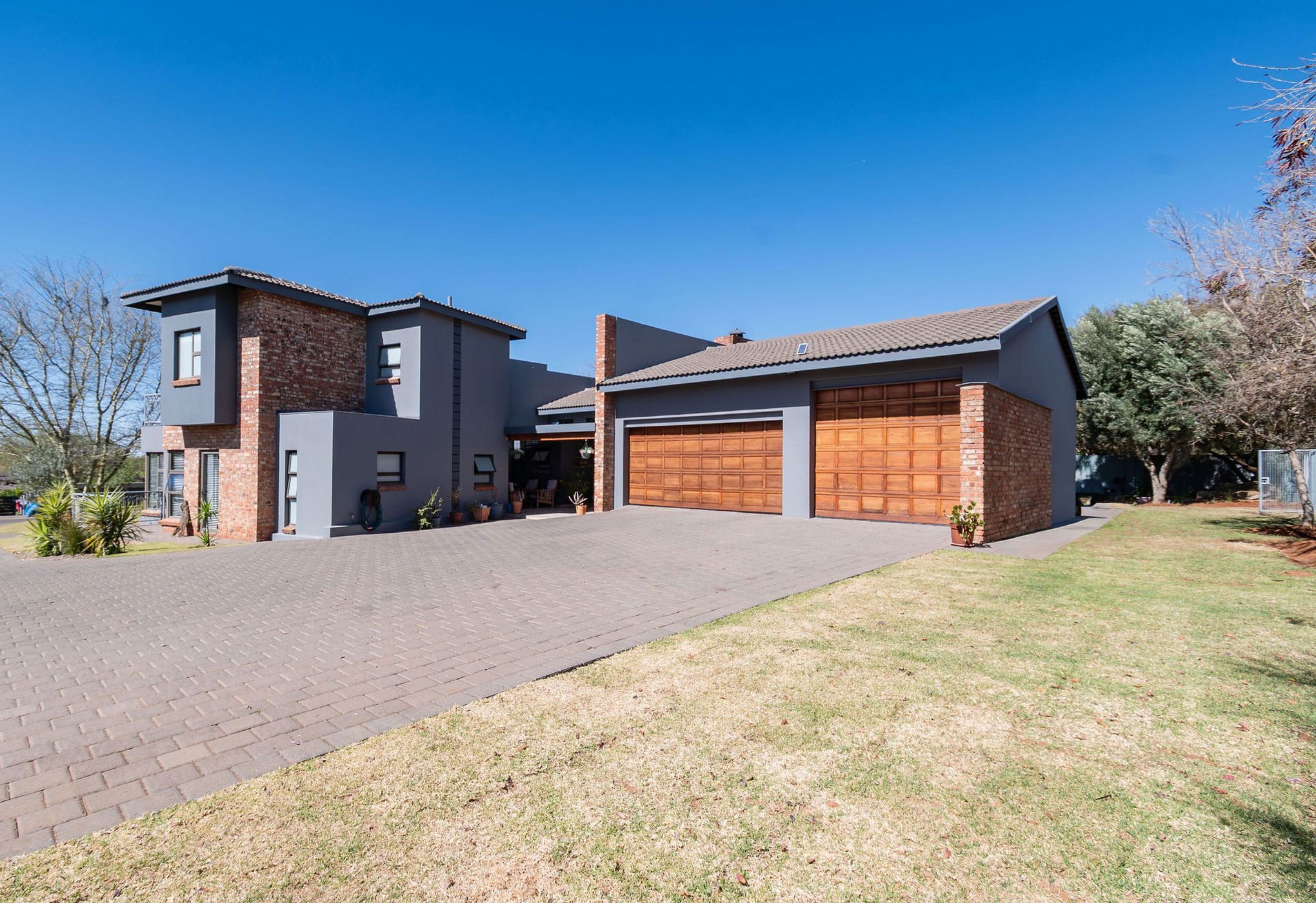 House sold in Woodland Hills - 1BX1712084