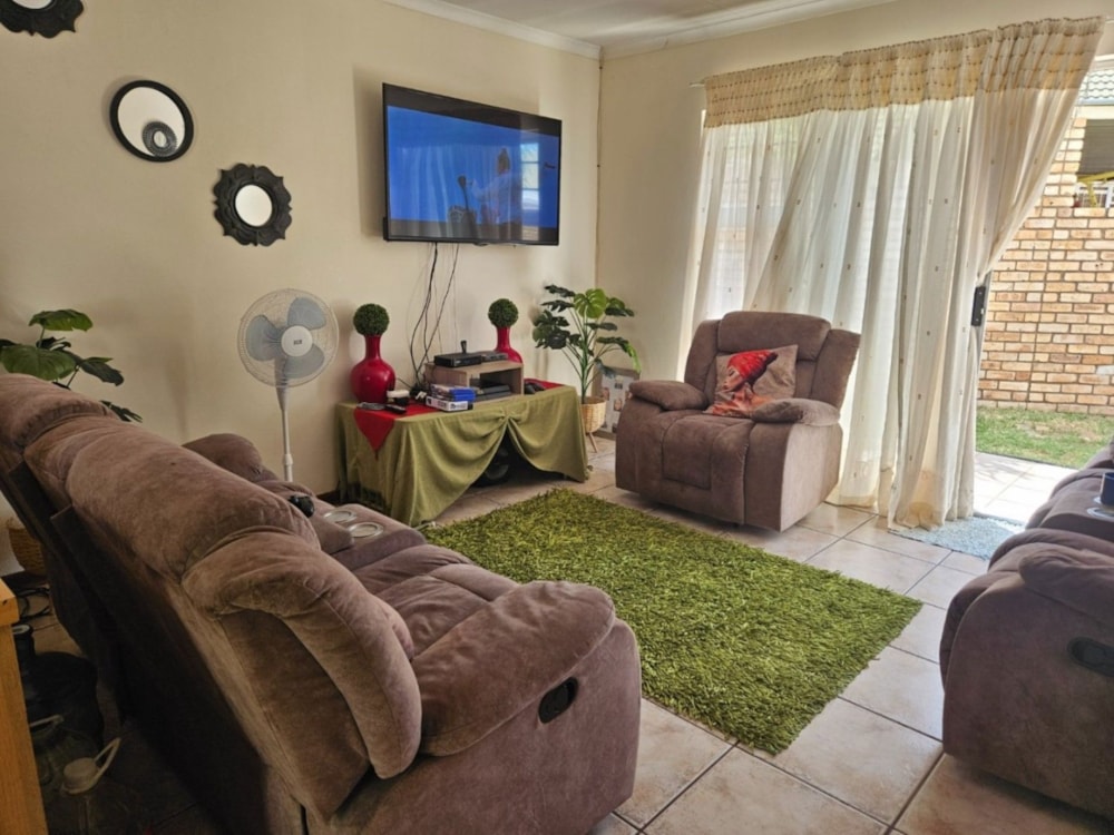 Townhouse for sale in Roylglen - 1KJ1711651