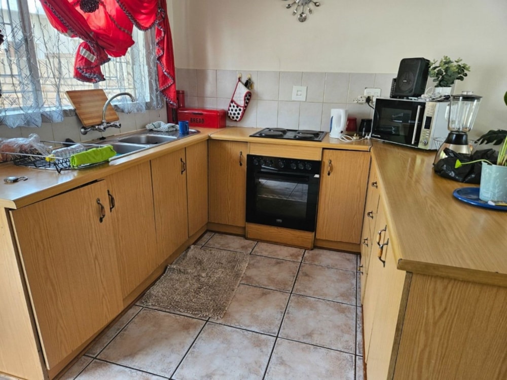 Townhouse for sale in Roylglen - 1KJ1711651