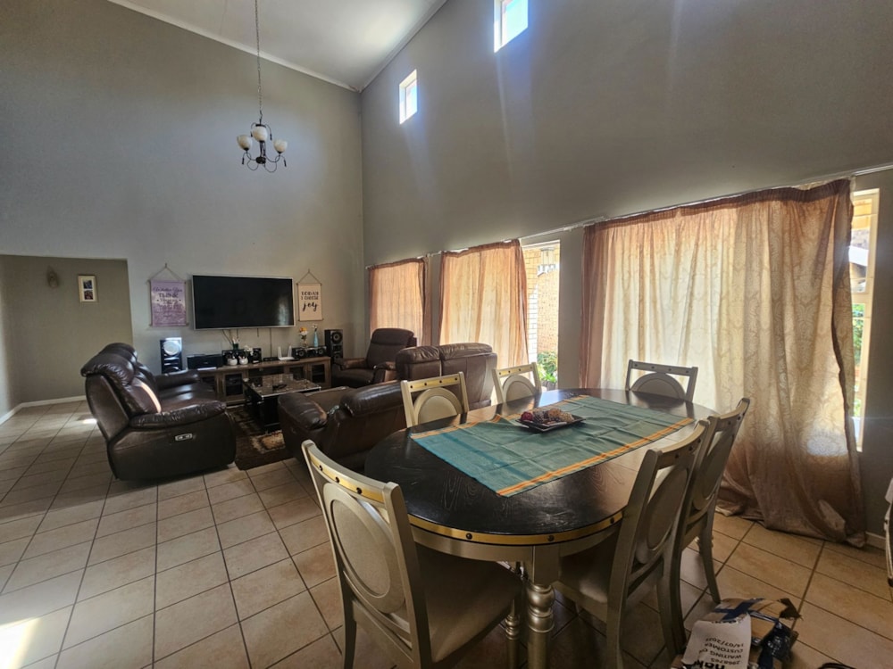 Townhouse to rent in Bendor Park - 1PS1710132 Townhouse to rent in Bendor Park - 1PS1710132