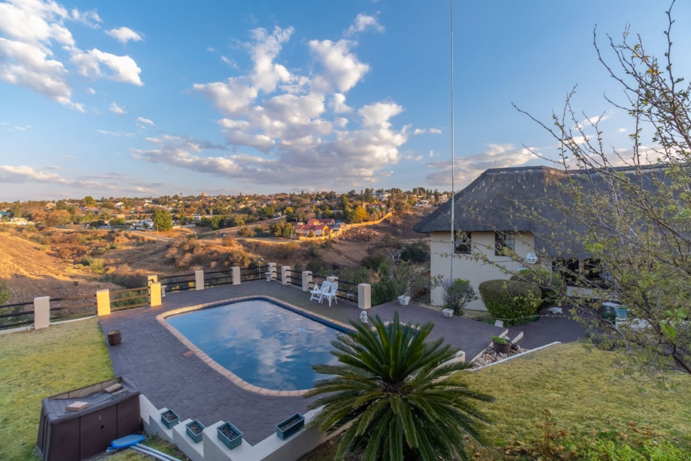 House for sale in Roodekrans - RAN1696168 House for sale in Roodekrans - RAN1696168