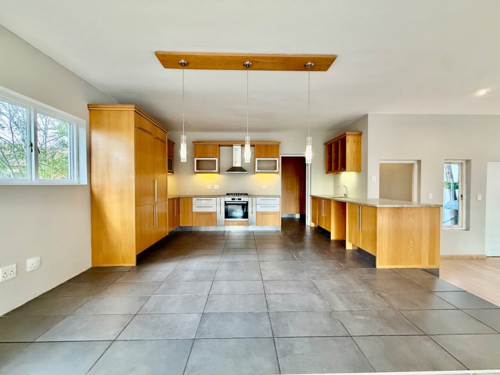 Security complex home for sale in Moreleta Park - PT1711566 Security complex home for sale in Moreleta Park - PT1711566