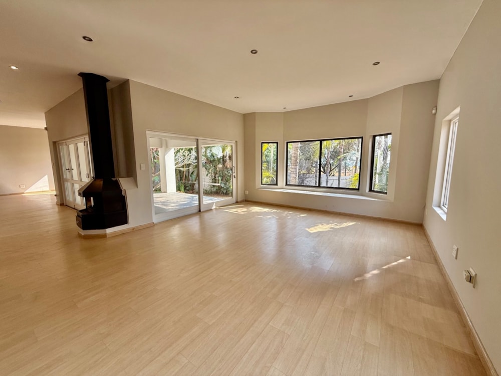 Security complex home for sale in Moreleta Park - PT1711566 Security complex home for sale in Moreleta Park - PT1711566