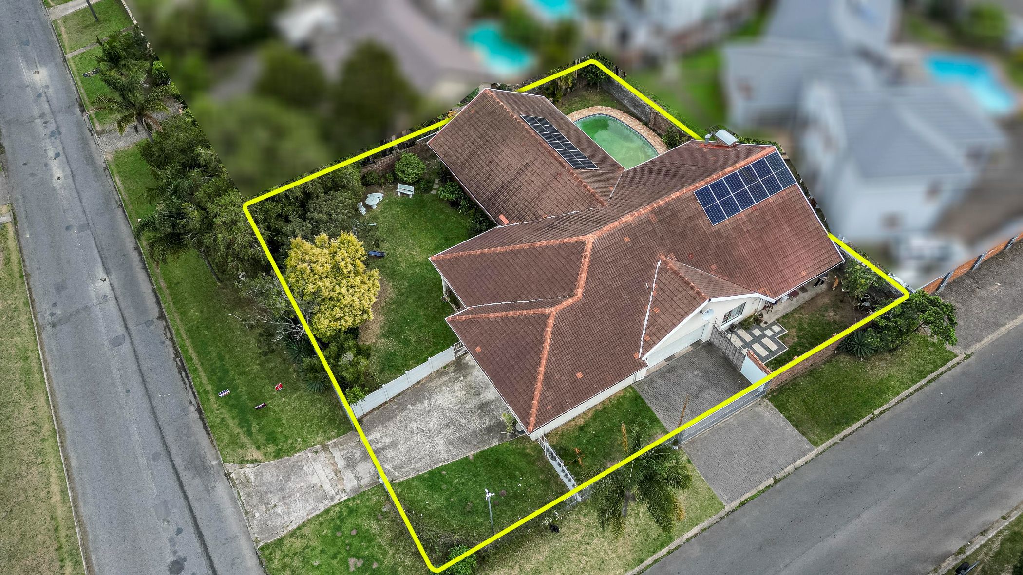 House for sale in Beacon Bay - 1EZ1711969