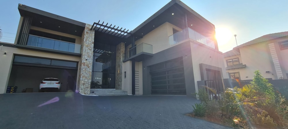 Double-storey house for sale in Bendor Park - 1PS1712570