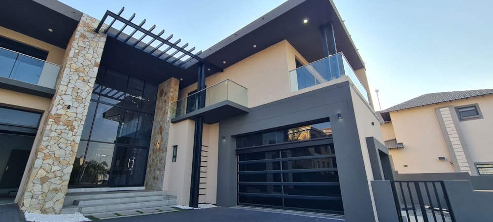 Double-storey house for sale in Bendor Park - 1PS1712570