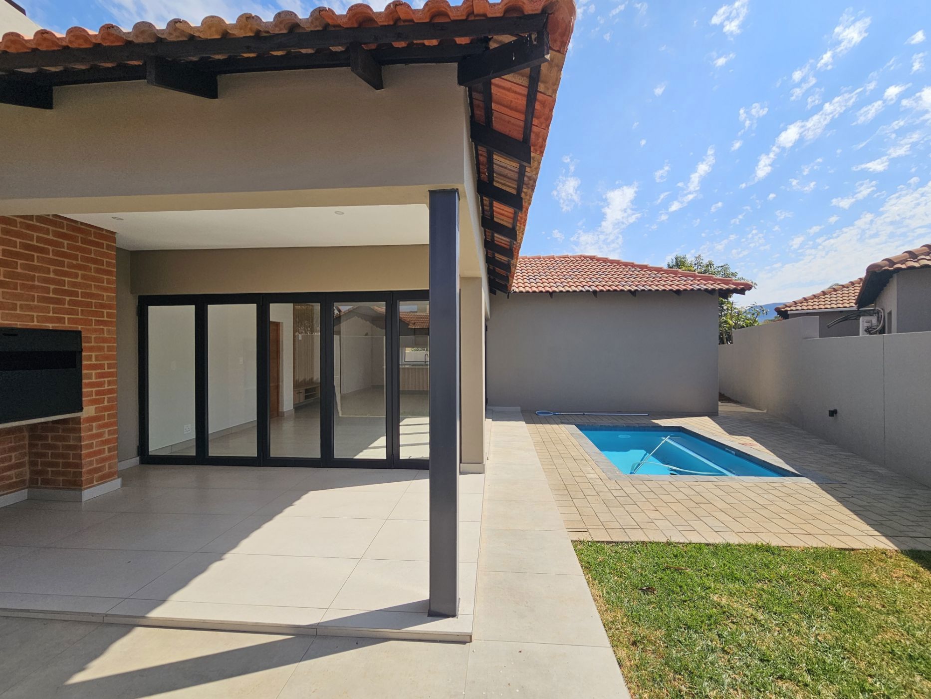 Security complex home for sale in Melodie - 1HR1712591