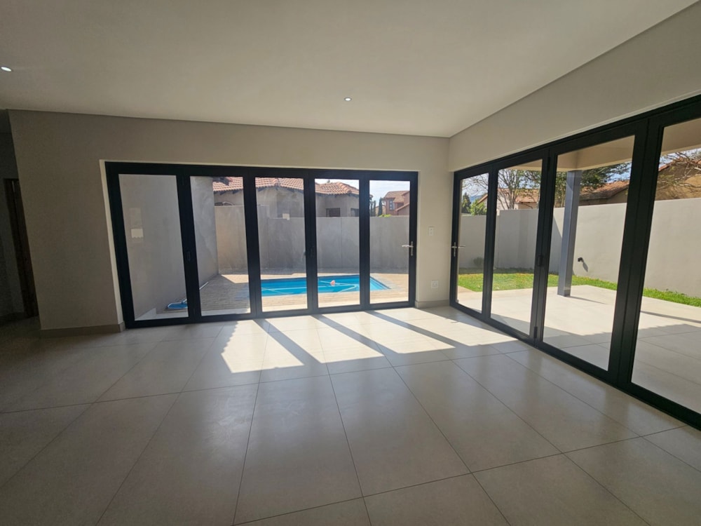 Security complex home for sale in Melodie - 1HR1712591