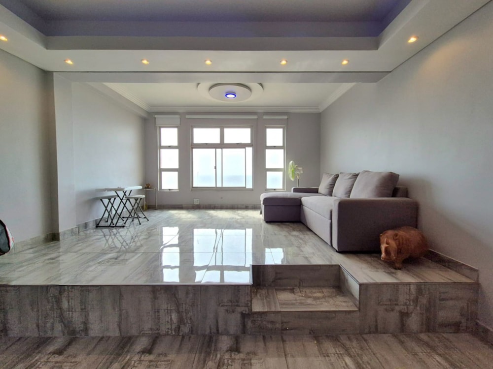 Studio apartment for sale in South Beach Durban - 1DA1712647 Studio apartment for sale in South Beach Durban - 1DA1712647