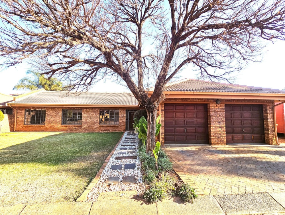 Security complex home sold in Melodie - 1HR1702146 Security complex home sold in Melodie - 1HR1702146