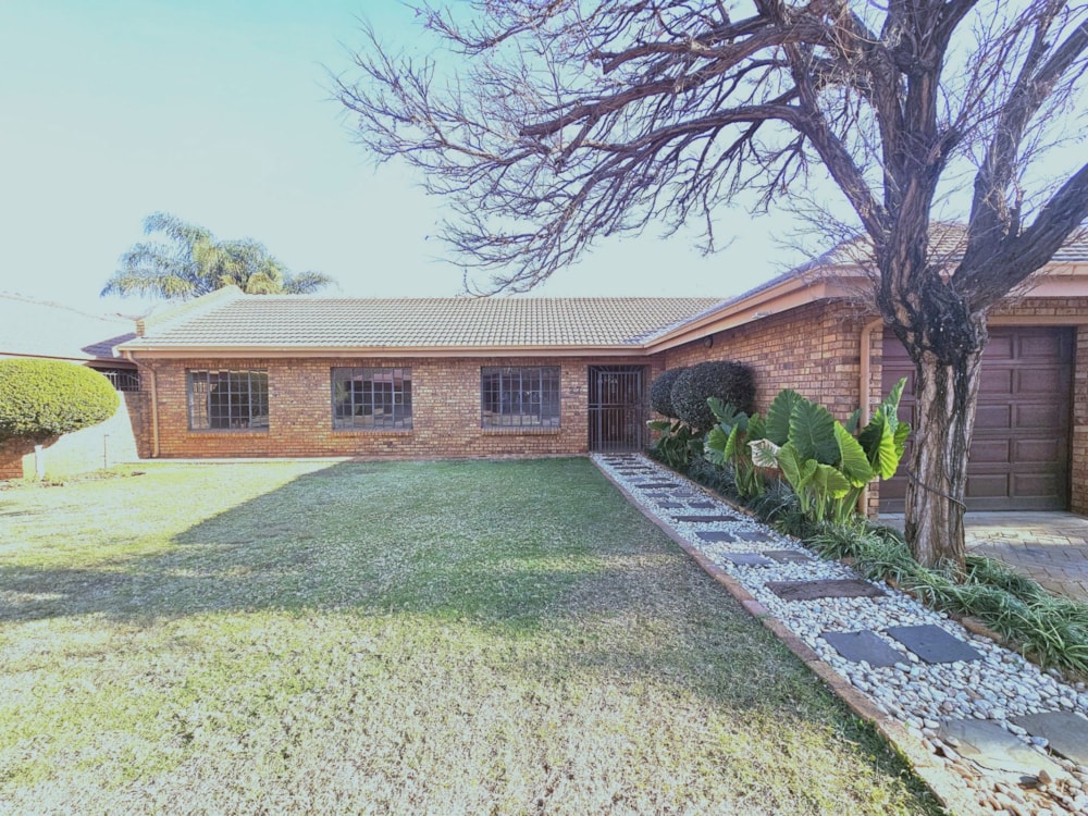 Security complex home sold in Melodie - 1HR1702146 Security complex home sold in Melodie - 1HR1702146