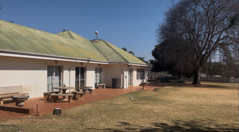 Smallholding for sale in Derdepoort - PT1712642