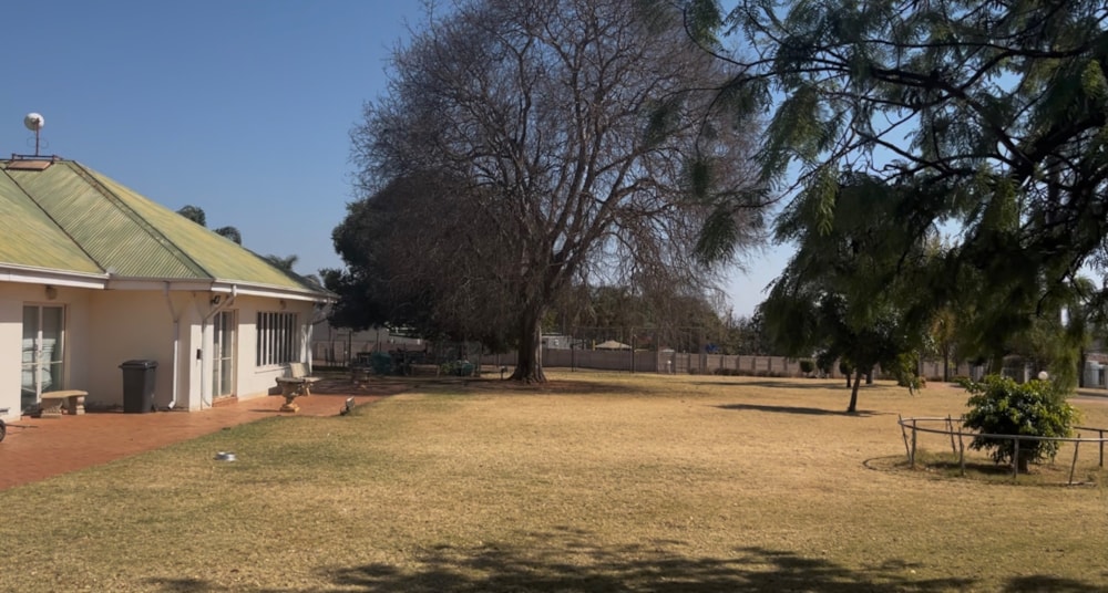 Smallholding for sale in Derdepoort - PT1712642