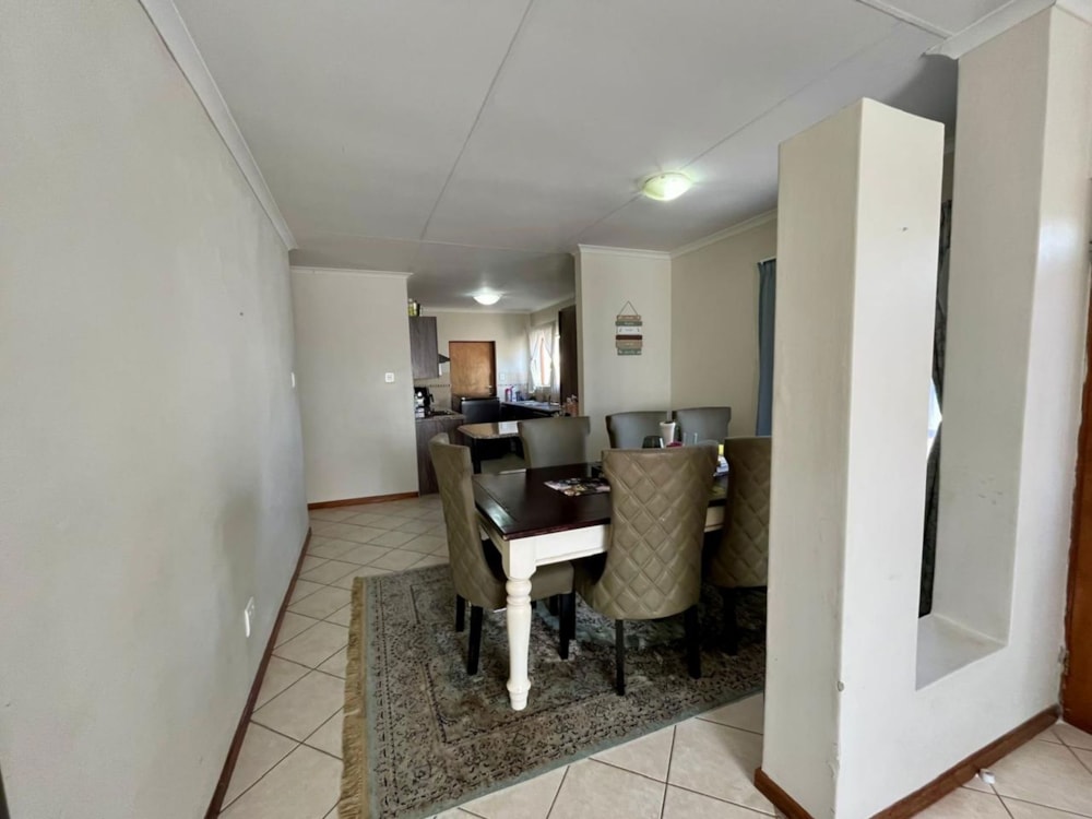 Townhouse for sale in Hillside, Bloemfontein - 1BX1711943 Townhouse for sale in Hillside, Bloemfontein - 1BX1711943