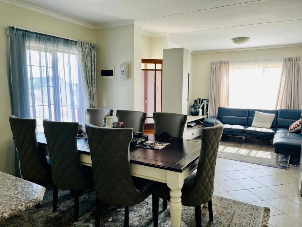 Townhouse for sale in Hillside, Bloemfontein - 1BX1711943 Townhouse for sale in Hillside, Bloemfontein - 1BX1711943