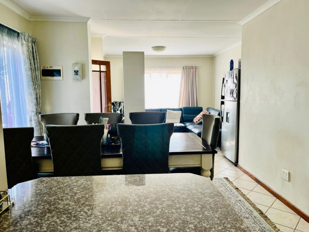 Townhouse for sale in Hillside, Bloemfontein - 1BX1711943 Townhouse for sale in Hillside, Bloemfontein - 1BX1711943