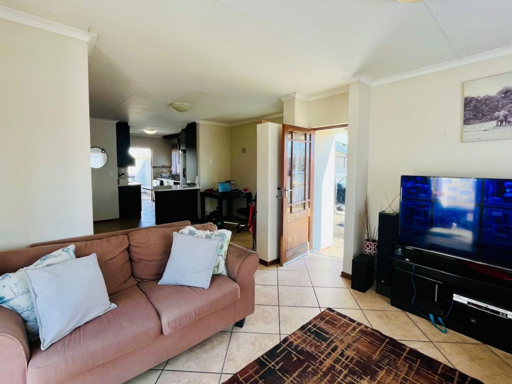 Townhouse for sale in Hillside, Bloemfontein - 1BX1710742 Townhouse for sale in Hillside, Bloemfontein - 1BX1710742