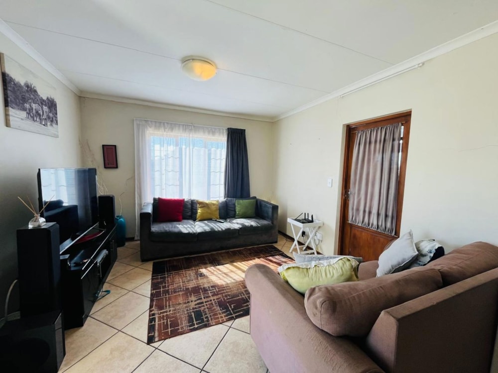 Townhouse for sale in Hillside, Bloemfontein - 1BX1710742 Townhouse for sale in Hillside, Bloemfontein - 1BX1710742