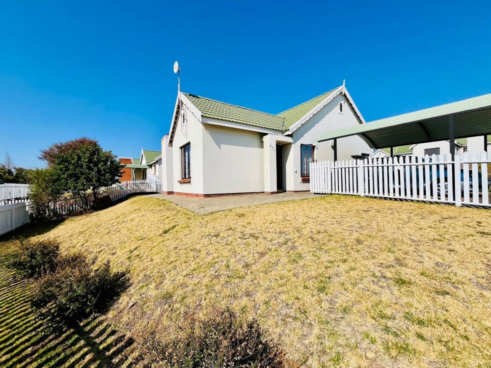 Townhouse for sale in Hillside, Bloemfontein - 1BX1710742 Townhouse for sale in Hillside, Bloemfontein - 1BX1710742