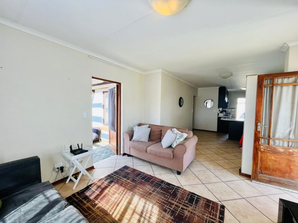 Townhouse for sale in Hillside, Bloemfontein - 1BX1710742 Townhouse for sale in Hillside, Bloemfontein - 1BX1710742
