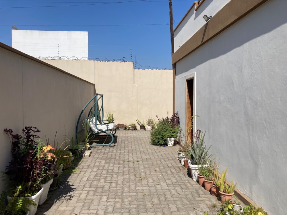 Security complex home for sale in Matola, Mozambique - 3MQ1590308 Security complex home for sale in Matola, Mozambique - 3MQ1590308