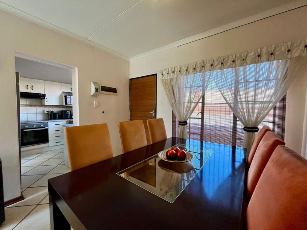 Townhouse for sale in Hillside, Bloemfontein - 1BX1710394 Townhouse for sale in Hillside, Bloemfontein - 1BX1710394