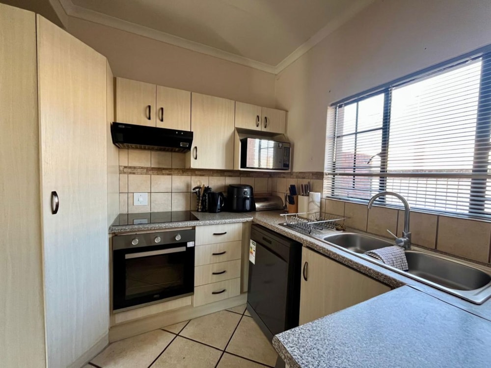 Townhouse for sale in Hillside, Bloemfontein - 1BX1710394 Townhouse for sale in Hillside, Bloemfontein - 1BX1710394