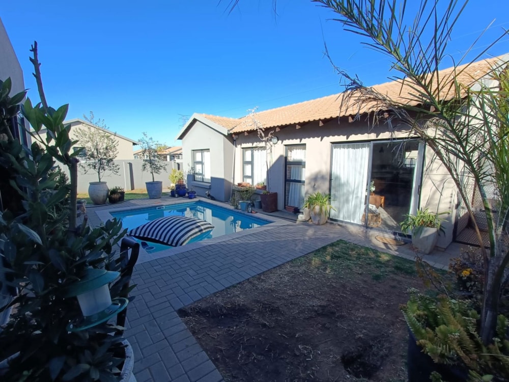 Townhouse for sale in Groenvlei, Bloemfontein - 1BX1712893