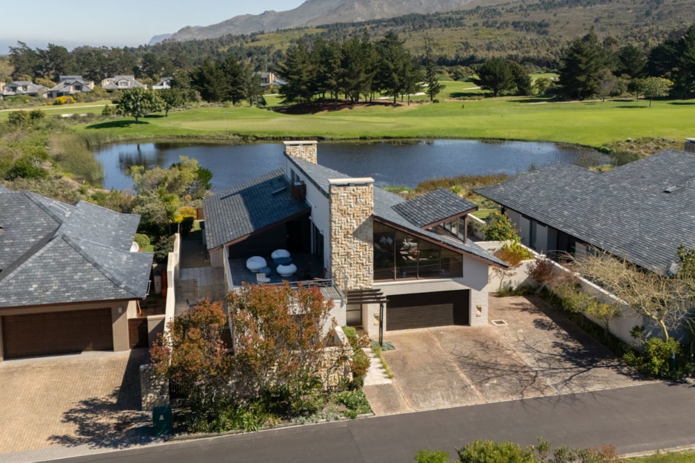 Golf estate house to rent in Arabella Country Estate - ONL1727019
