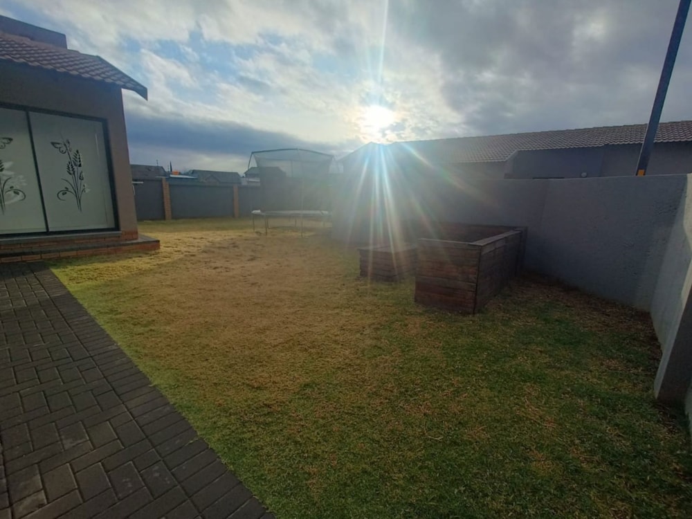 Townhouse for sale in Groenvlei, Bloemfontein - 1BX1711832