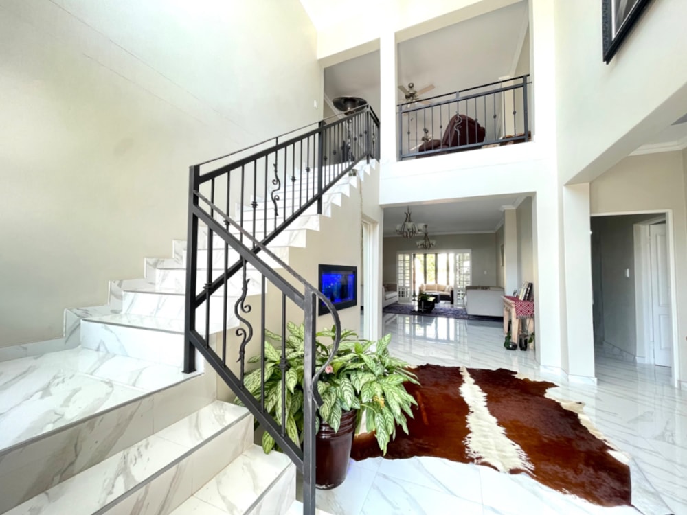 Double-storey house for sale in Bendor - 1PS1712993 Double-storey house for sale in Bendor - 1PS1712993