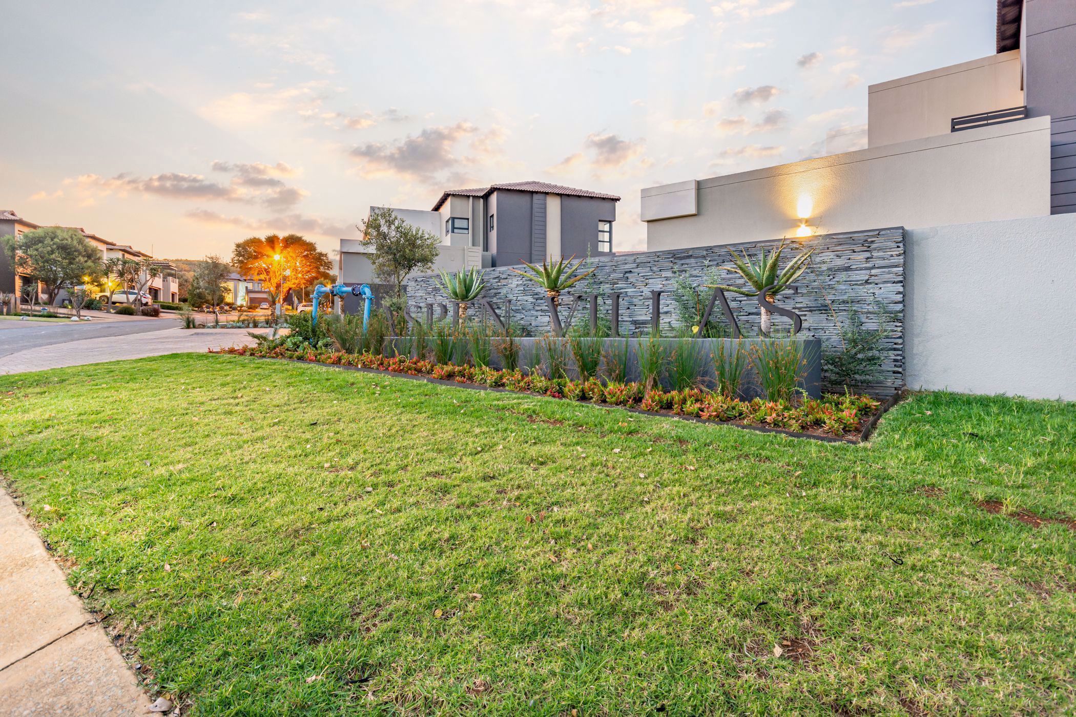 Double-storey cluster let in Aspen Lakes - 1GV1710516