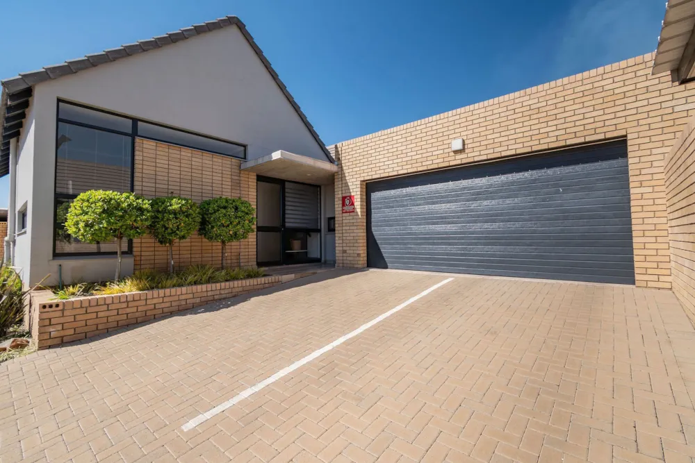 Townhouse sold in Somerton Estate - 1BX1711845